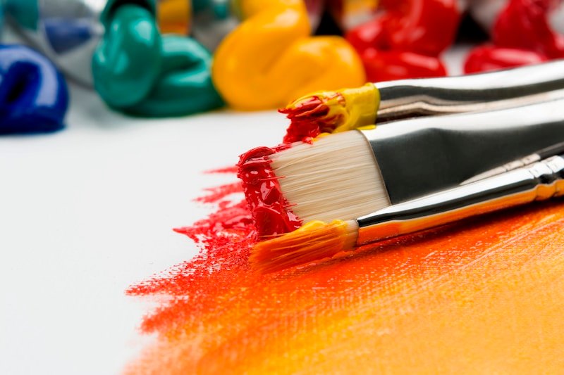 Atelier peinture École AlMaya — enfants créatifs
